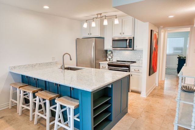 303 Nassau Dr, Rockport, TX 78382