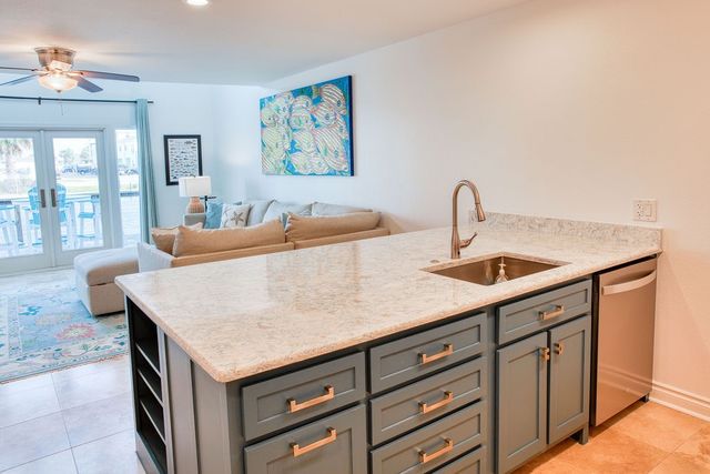 303 Nassau Dr, Rockport, TX 78382