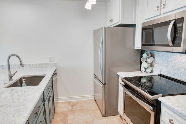 303 Nassau Dr, Rockport, TX 78382