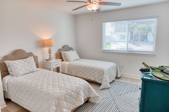 303 Nassau Dr, Rockport, TX 78382