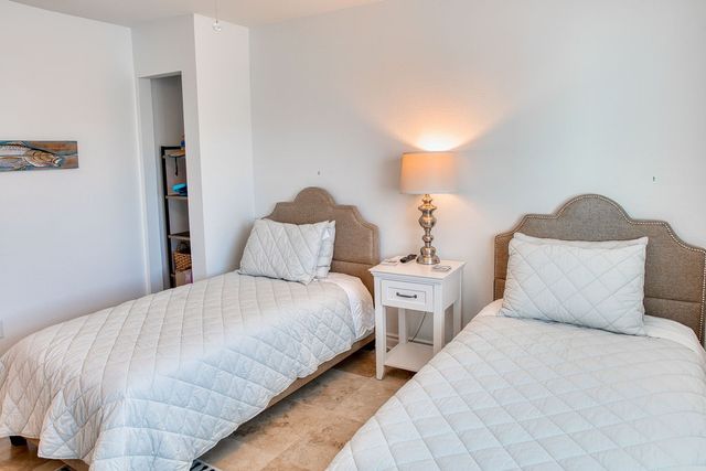 303 Nassau Dr, Rockport, TX 78382