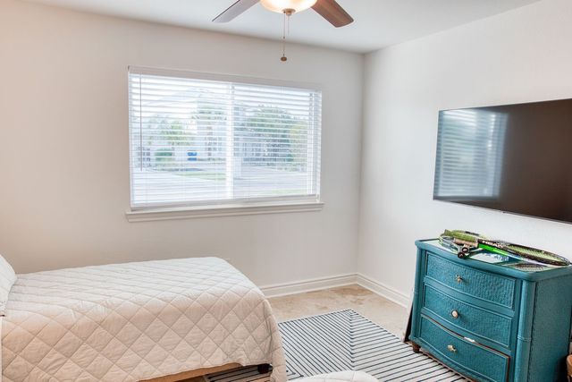 303 Nassau Dr, Rockport, TX 78382