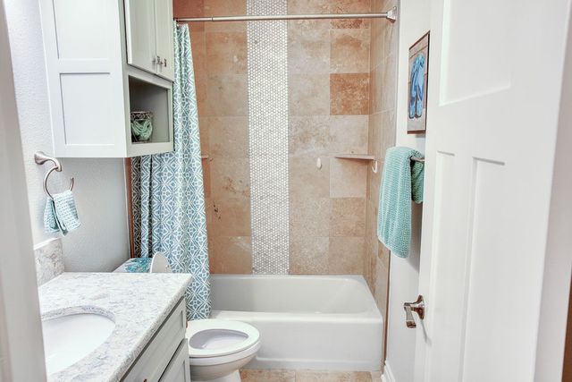303 Nassau Dr, Rockport, TX 78382