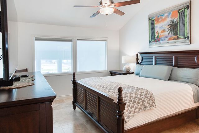 303 Nassau Dr, Rockport, TX 78382