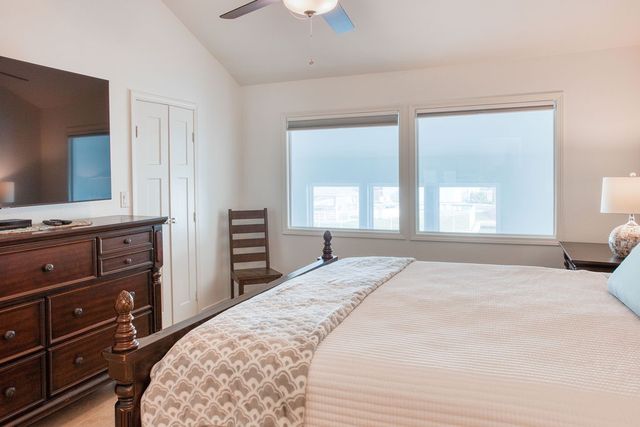 303 Nassau Dr, Rockport, TX 78382