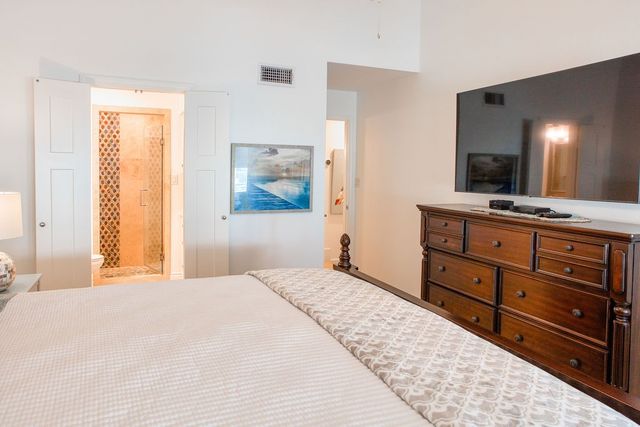 303 Nassau Dr, Rockport, TX 78382