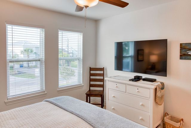 303 Nassau Dr, Rockport, TX 78382