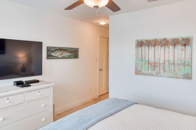303 Nassau Dr, Rockport, TX 78382