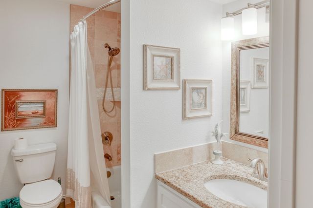 303 Nassau Dr, Rockport, TX 78382