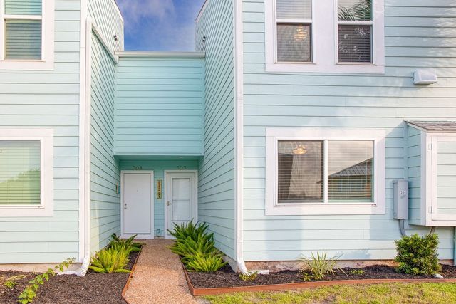 303 Nassau Dr, Rockport, TX 78382