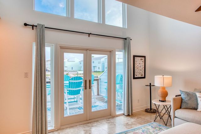 303 Nassau Dr, Rockport, TX 78382