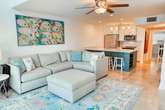 303 Nassau Dr, Rockport, TX 78382