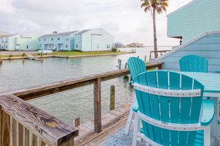 303 Nassau Dr, Rockport, TX 78382