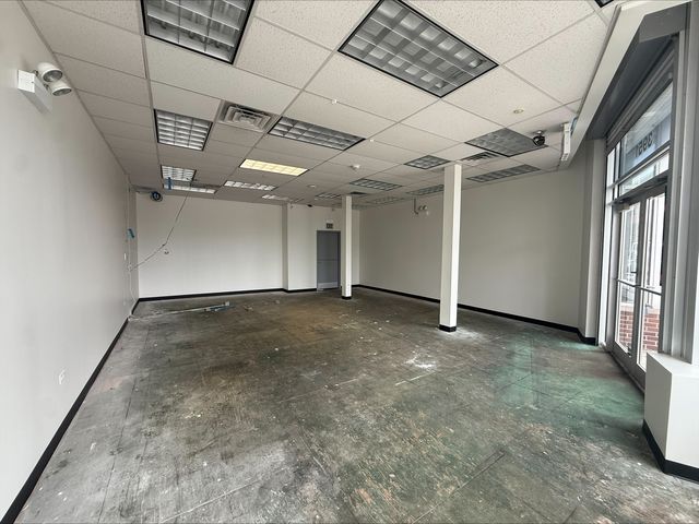 3951 N Broadway, Chicago, IL 60613