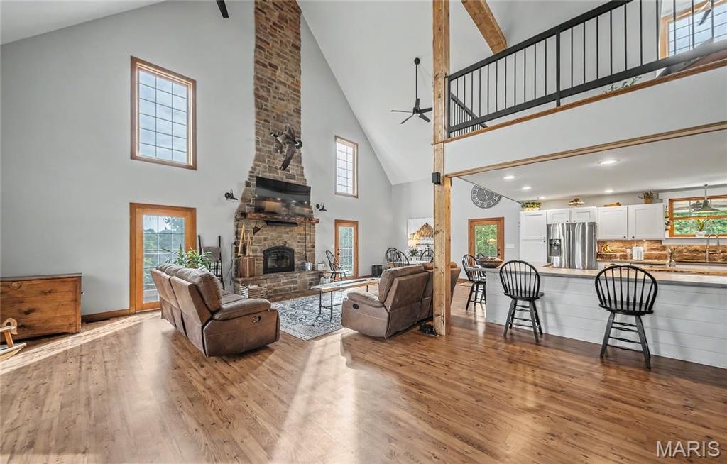 Image 14 of property listing at 90 Jug Hollow Road, Hardin, IL 62047