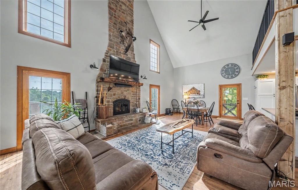 Image 17 of property listing at 90 Jug Hollow Road, Hardin, IL 62047