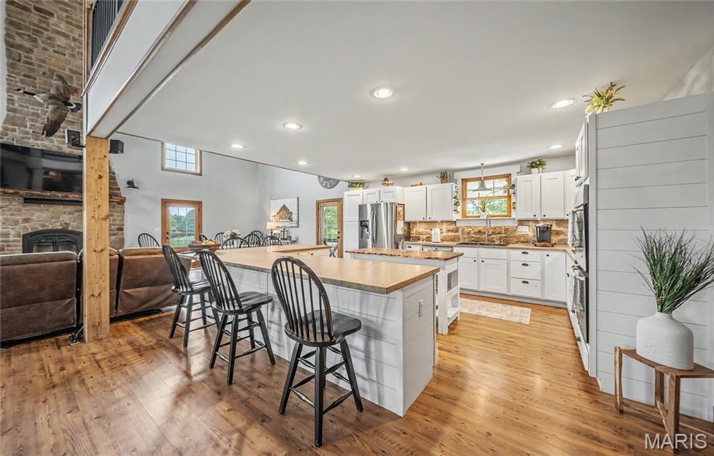 Image 20 of property listing at 90 Jug Hollow Road, Hardin, IL 62047