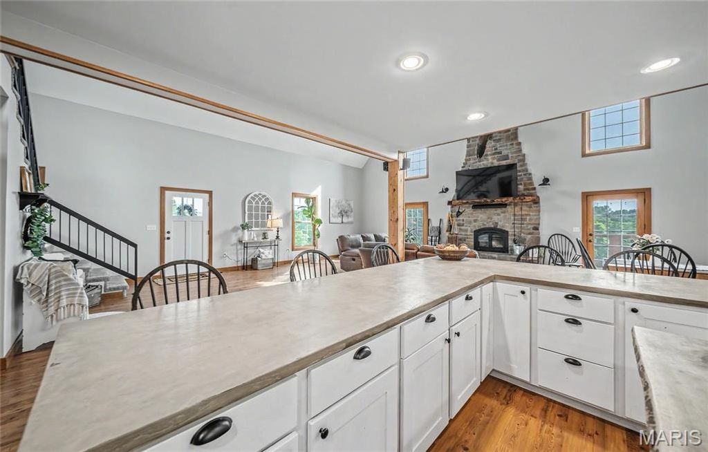 Image 22 of property listing at 90 Jug Hollow Road, Hardin, IL 62047