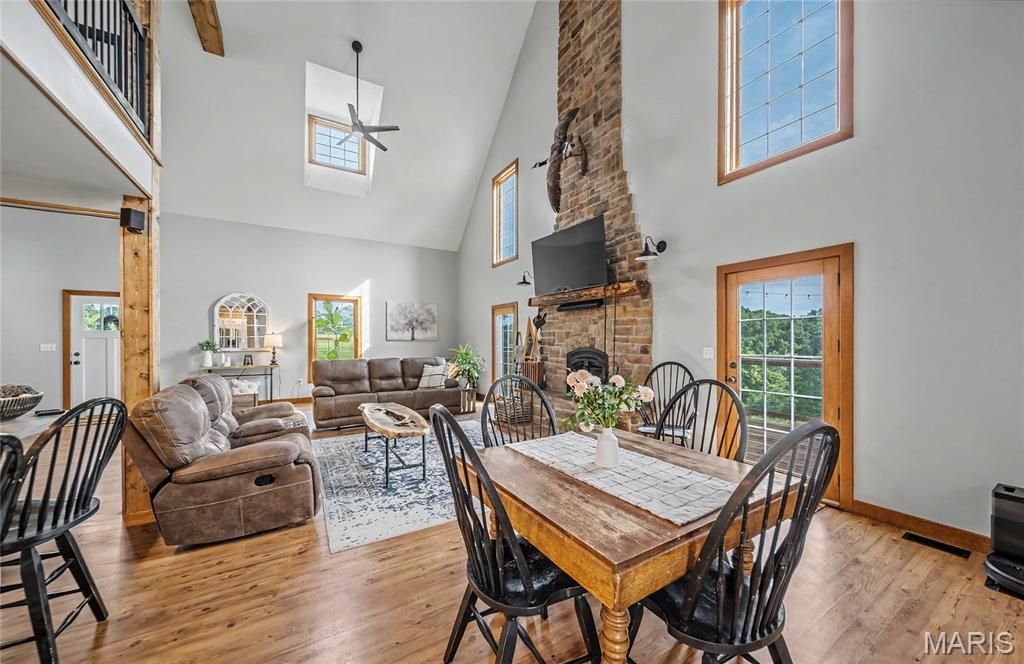 Image 23 of property listing at 90 Jug Hollow Road, Hardin, IL 62047