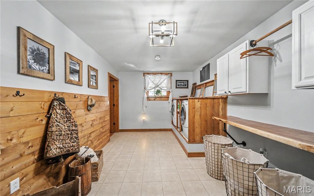 Image 35 of property listing at 90 Jug Hollow Road, Hardin, IL 62047