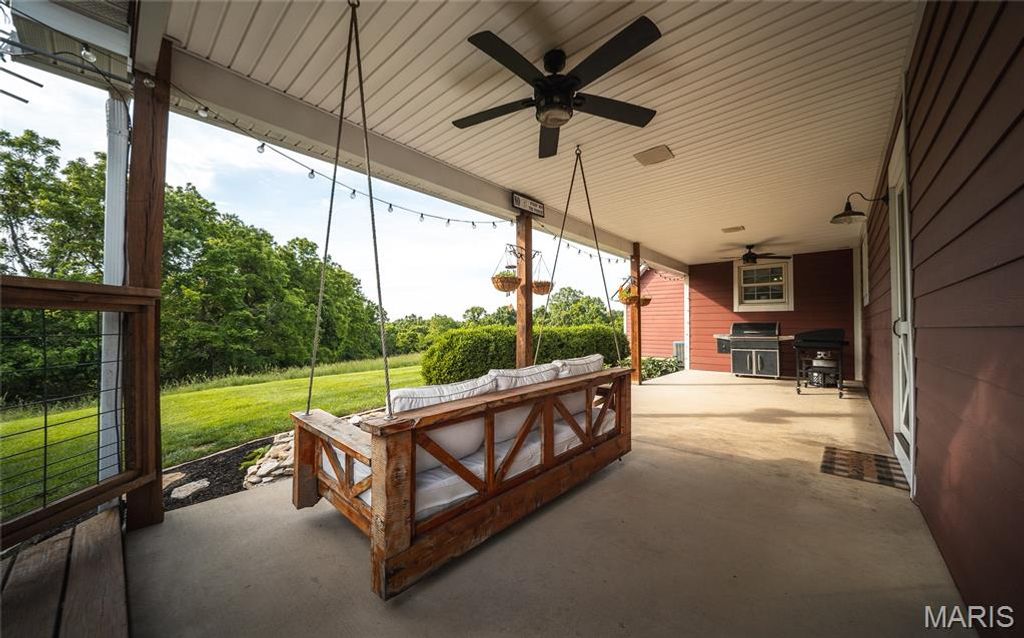 Image 53 of property listing at 90 Jug Hollow Road, Hardin, IL 62047