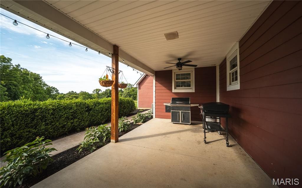 Image 54 of property listing at 90 Jug Hollow Road, Hardin, IL 62047