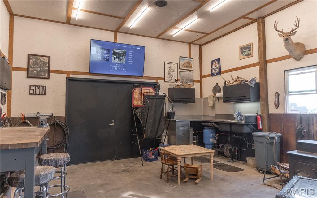 Image 56 of property listing at 90 Jug Hollow Road, Hardin, IL 62047