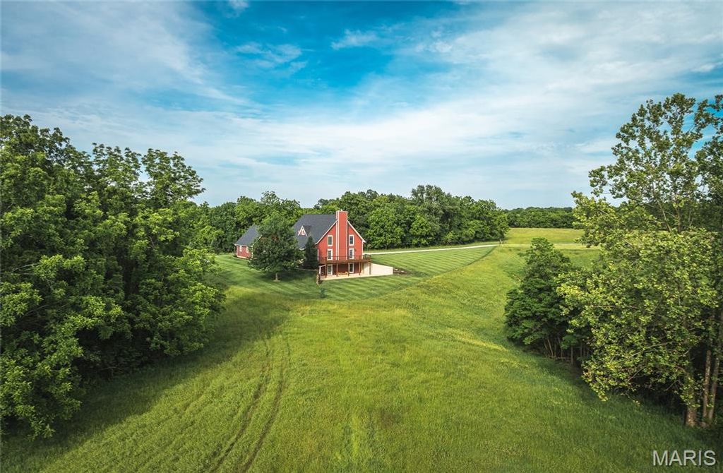 Image 7 of property listing at 90 Jug Hollow Road, Hardin, IL 62047