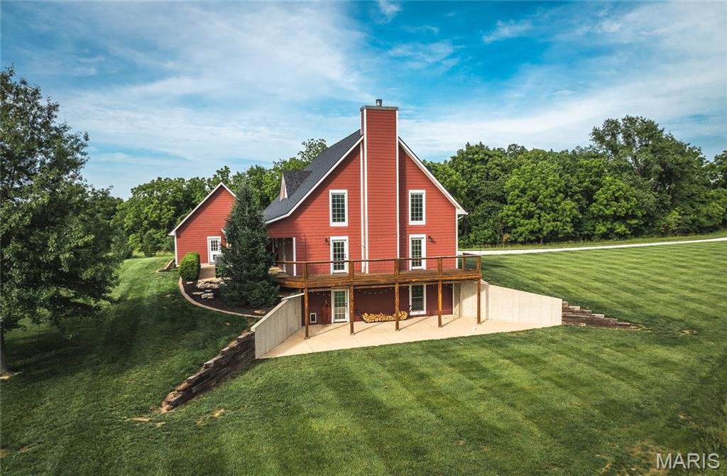 Image 8 of property listing at 90 Jug Hollow Road, Hardin, IL 62047