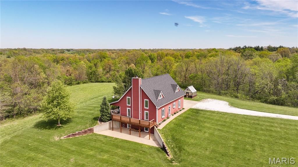 Image 72 of property listing at 90 Jug Hollow Road, Hardin, IL 62047