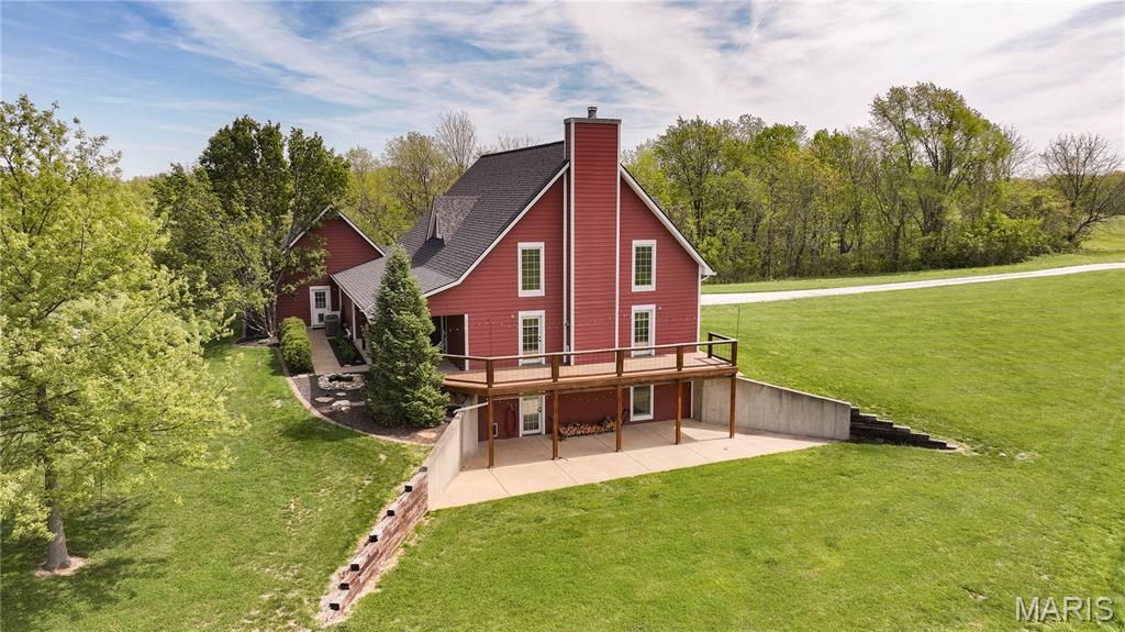 Image 73 of property listing at 90 Jug Hollow Road, Hardin, IL 62047