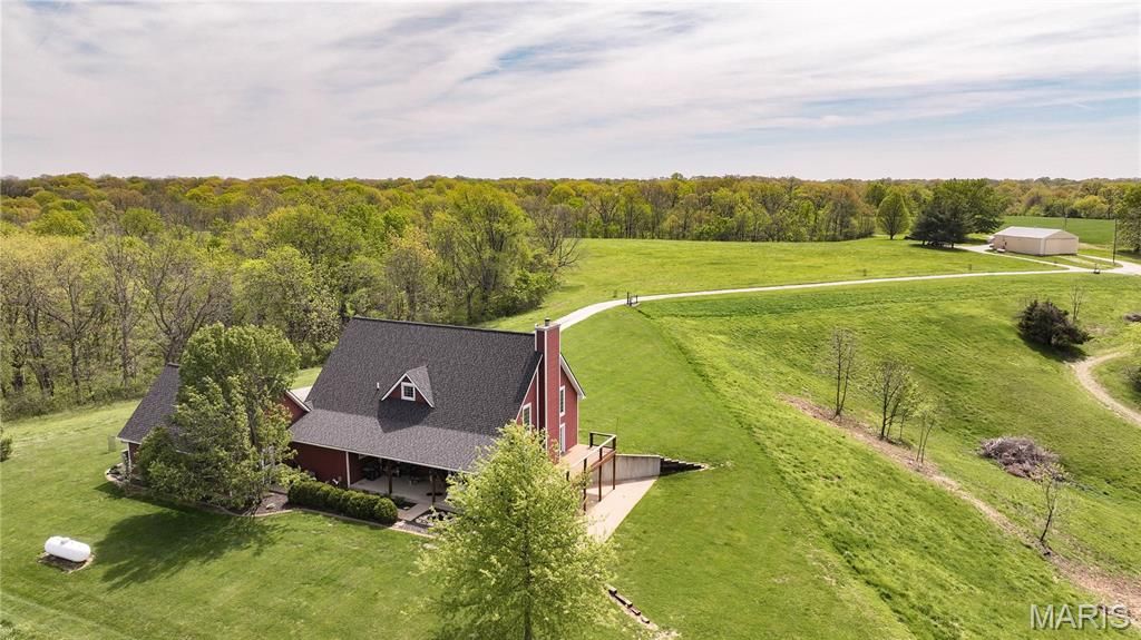 Image 74 of property listing at 90 Jug Hollow Road, Hardin, IL 62047
