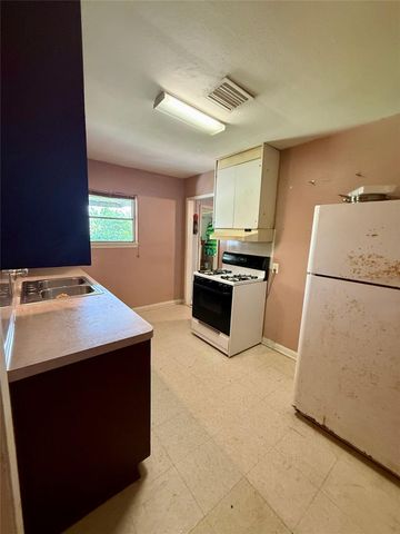 5522 Woodlark Street, Houston, TX 77017