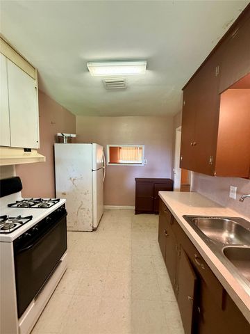 5522 Woodlark Street, Houston, TX 77017