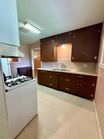 5522 Woodlark Street, Houston, TX 77017