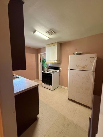 5522 Woodlark Street, Houston, TX 77017