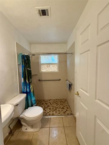 5522 Woodlark Street, Houston, TX 77017