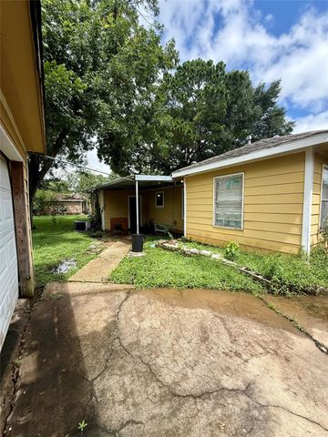 5522 Woodlark Street, Houston, TX 77017