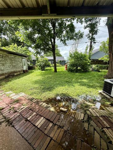 5522 Woodlark Street, Houston, TX 77017