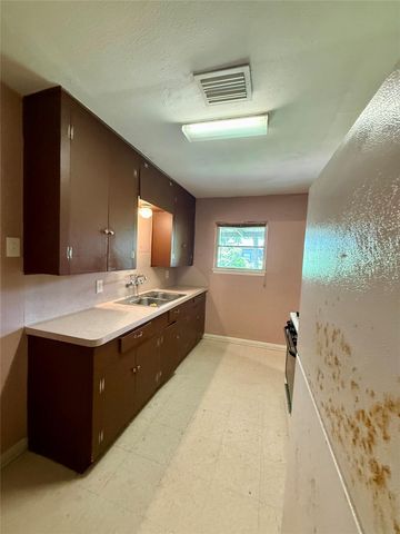 5522 Woodlark Street, Houston, TX 77017