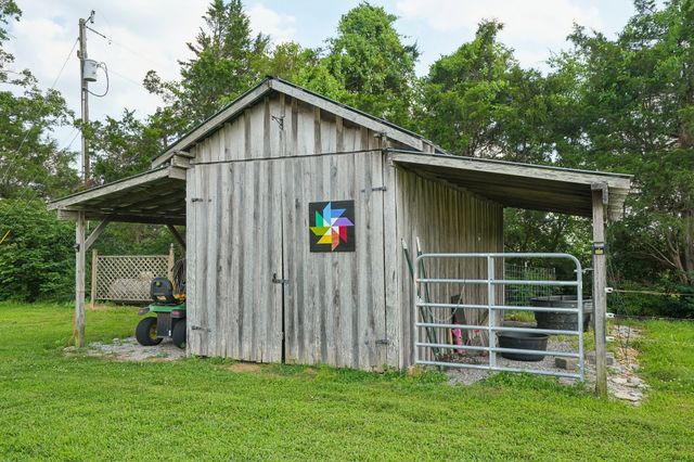 658 Hickory Ridge Rd, Gallatin, TN 37066
