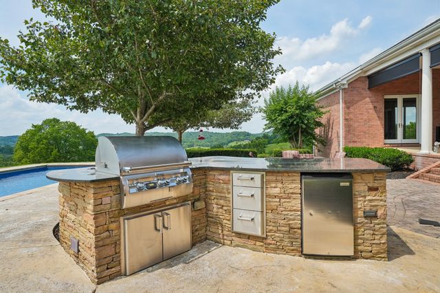 658 Hickory Ridge Rd, Gallatin, TN 37066
