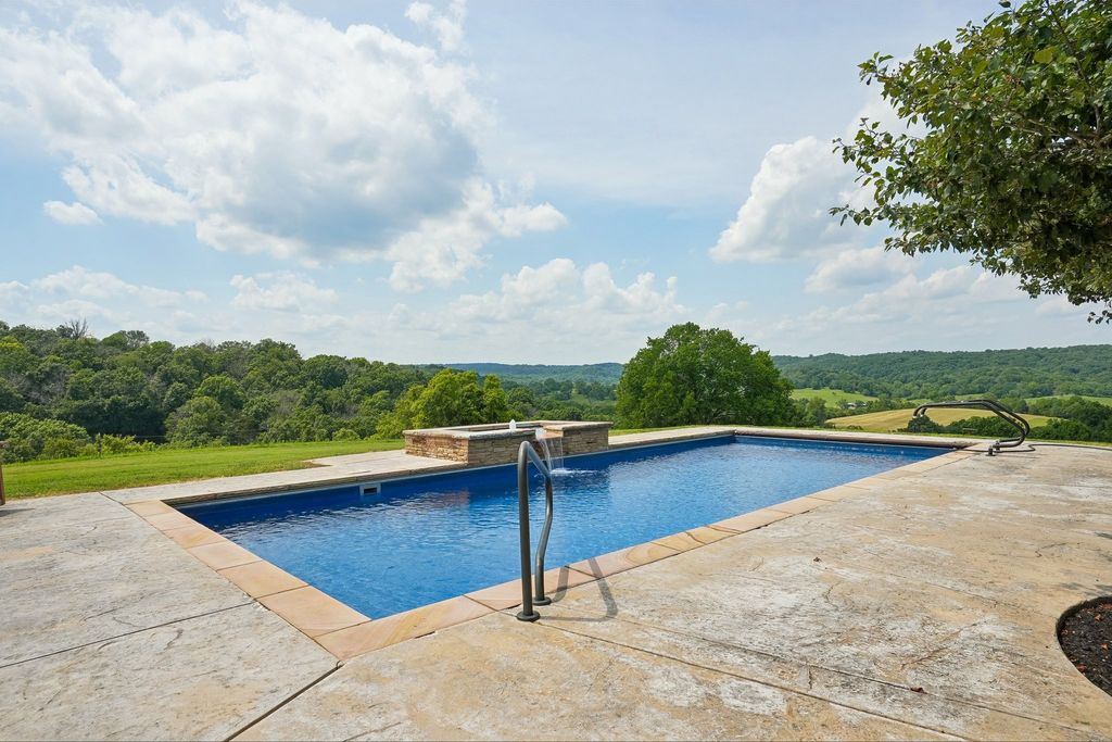 658 Hickory Ridge Rd, Gallatin, TN 37066