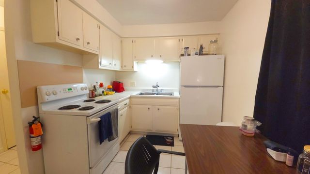 3227 St. Joseph, Kalamazoo City, MI 49001