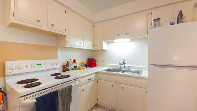 3227 St. Joseph, Kalamazoo City, MI 49001