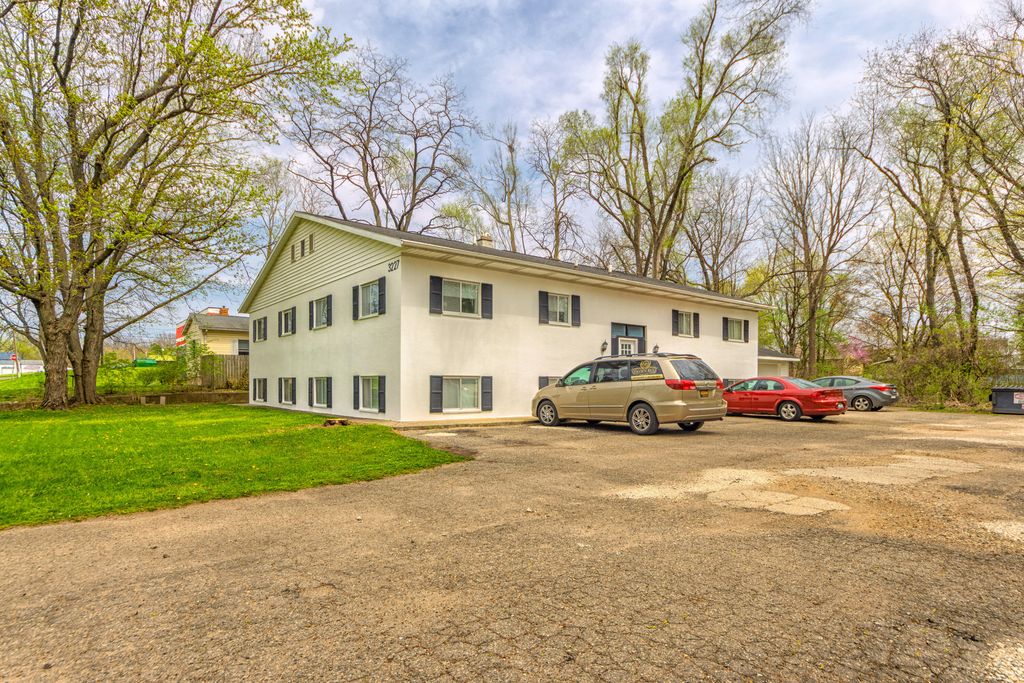 3227 St. Joseph, Kalamazoo City, MI 49001