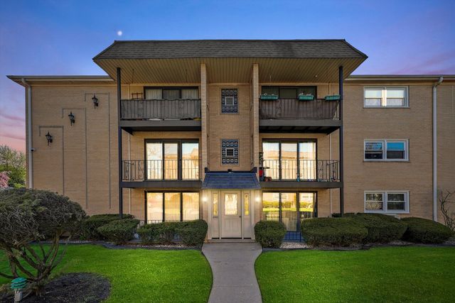 6568 W Roscoe Street 2N, Chicago, IL 60634