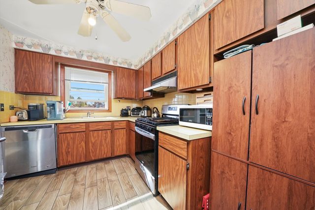 6568 W Roscoe Street 2N, Chicago, IL 60634