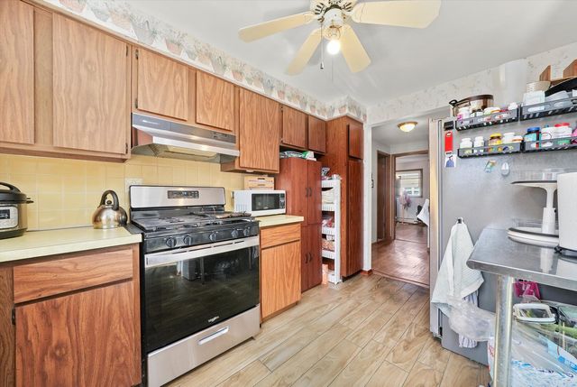6568 W Roscoe Street 2N, Chicago, IL 60634