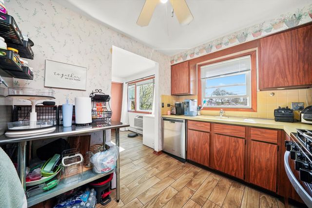 6568 W Roscoe Street 2N, Chicago, IL 60634